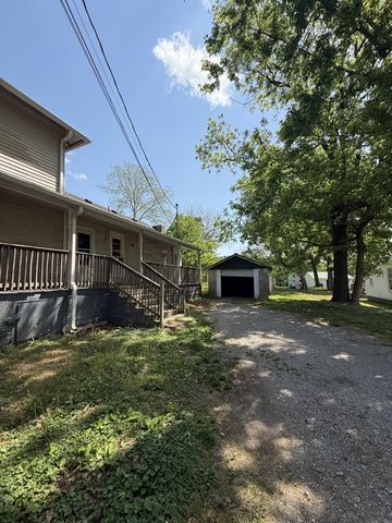 138 S Main St, Cornersville, TN 37047