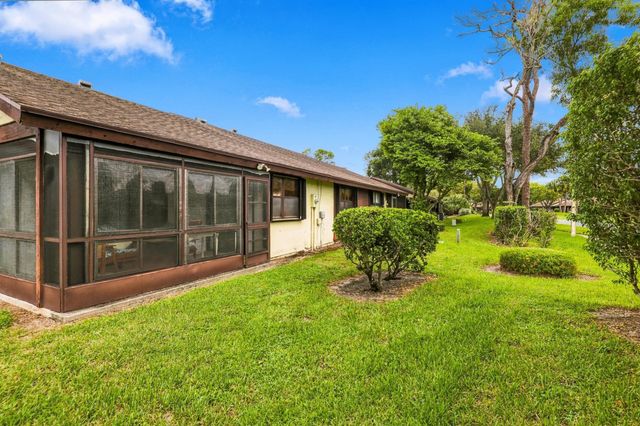459 KNOLLWOOD Court 459, Royal Palm Beach, FL 33411