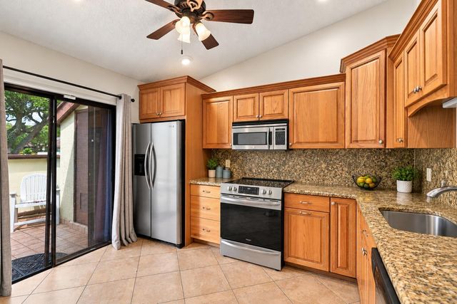 459 KNOLLWOOD Court 459, Royal Palm Beach, FL 33411