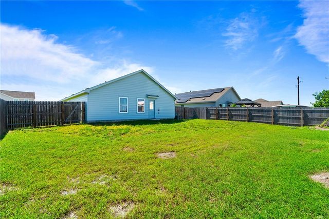 3105 Corvette Dr, Robstown, TX 78380