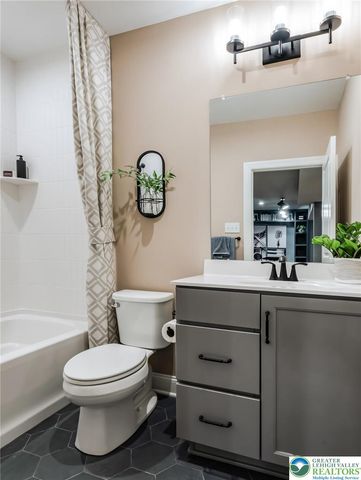 5401 Red Oak Drive, Upper Saucon Twp, PA 18049