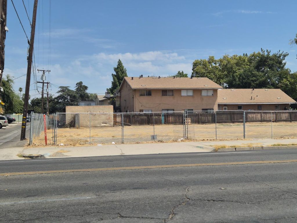 Image 20 of property listing at 704 N Fresno Street, Fresno, CA 93701