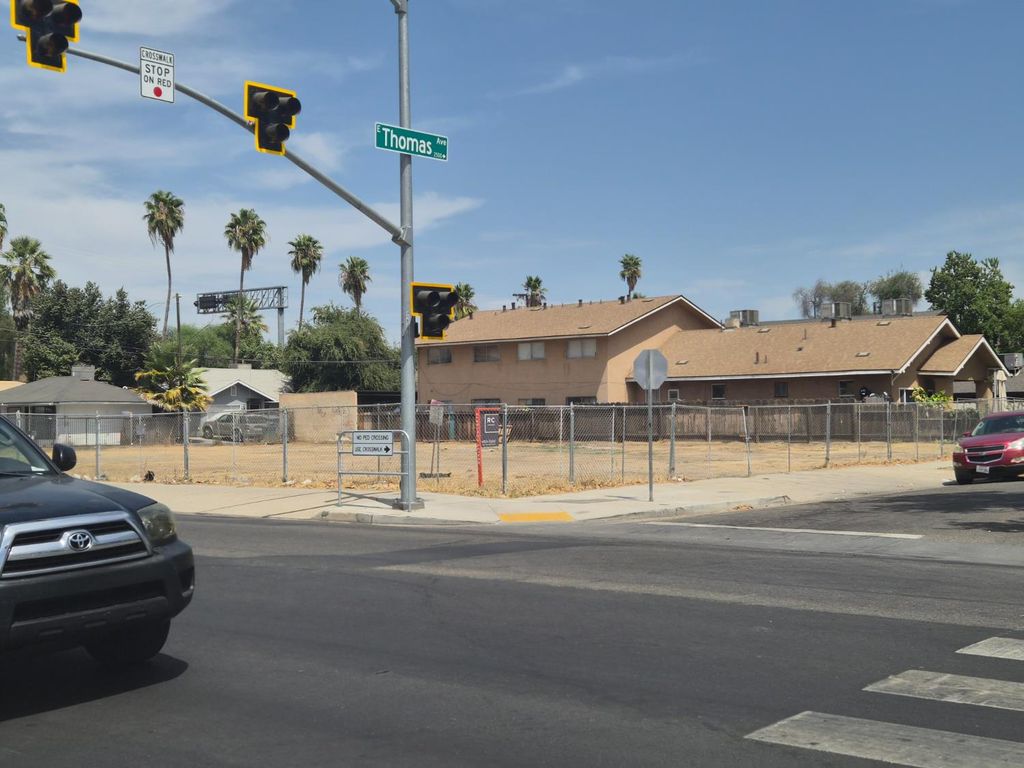 Image 21 of property listing at 704 N Fresno Street, Fresno, CA 93701