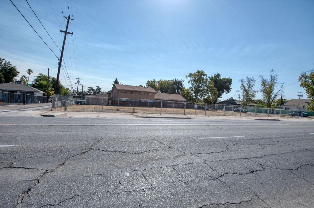 Image 4 of property listing at 704 N Fresno Street, Fresno, CA 93701