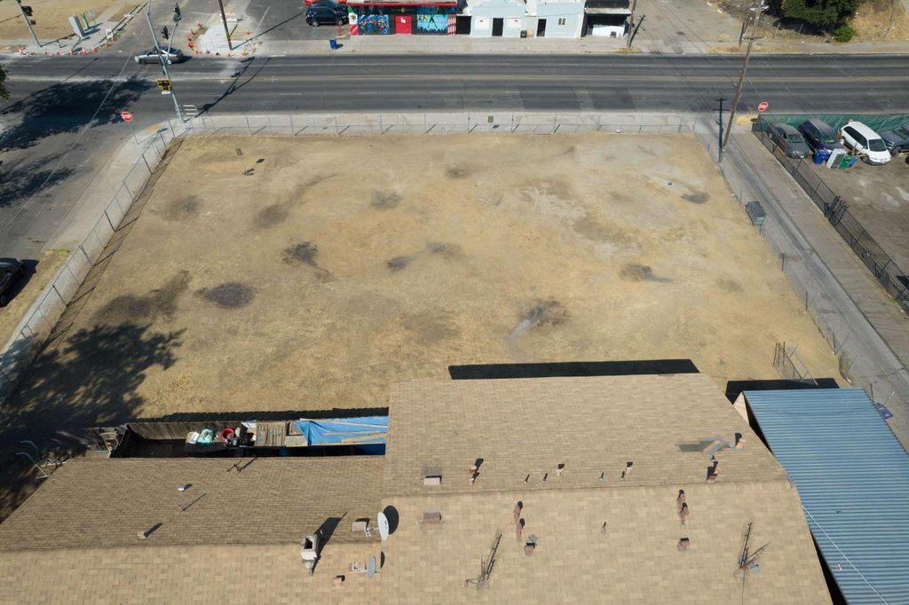 Image 9 of property listing at 704 N Fresno Street, Fresno, CA 93701