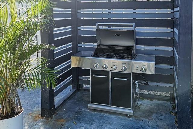 741 W 10th Street, Riviera Beach, FL 33404