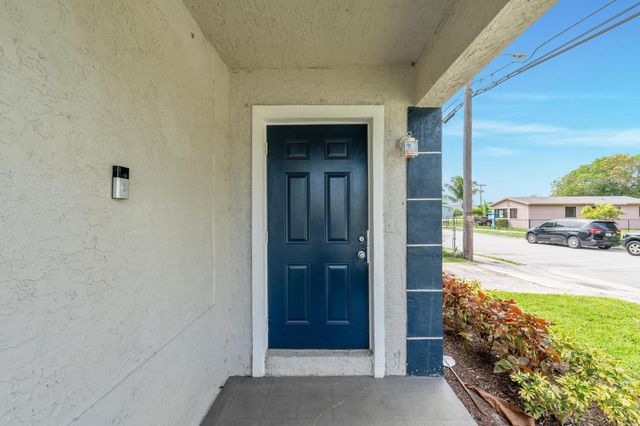 741 W 10th Street, Riviera Beach, FL 33404