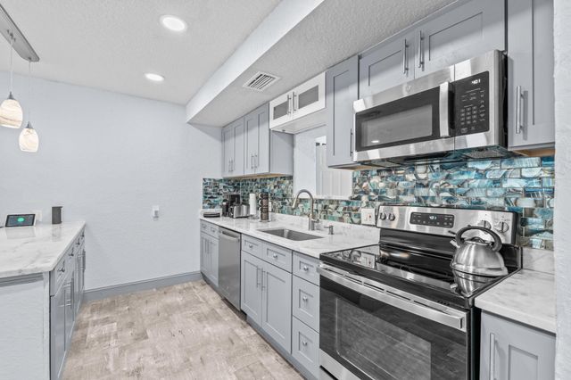 741 W 10th Street, Riviera Beach, FL 33404
