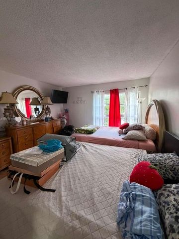 8775 Park Blvd 318, Miami, FL 33172
