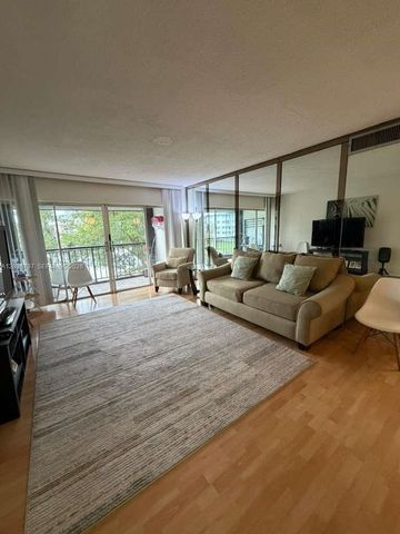 8775 Park Blvd 318, Miami, FL 33172