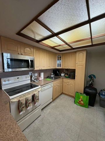8775 Park Blvd 318, Miami, FL 33172