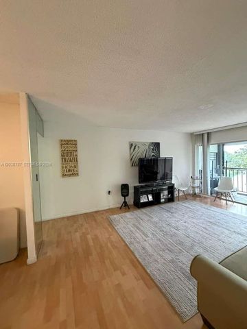8775 Park Blvd 318, Miami, FL 33172