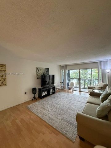 8775 Park Blvd 318, Miami, FL 33172