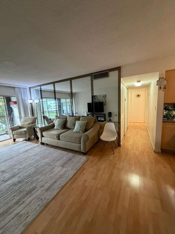 8775 Park Blvd 318, Miami, FL 33172