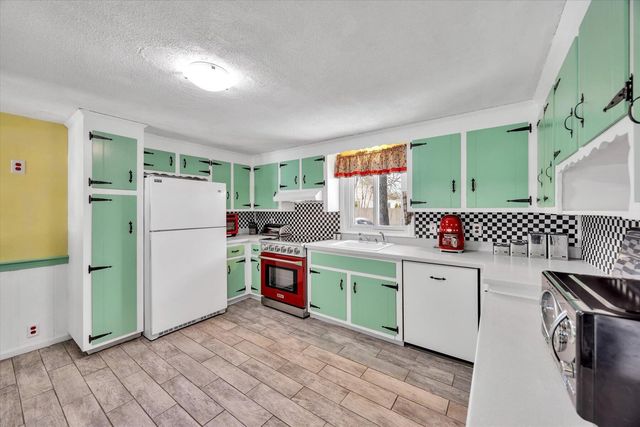 43 Captain Daniel Road, South Yarmouth, MA 02664