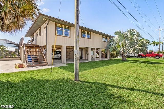 2272 York RD, St James City, FL 33956