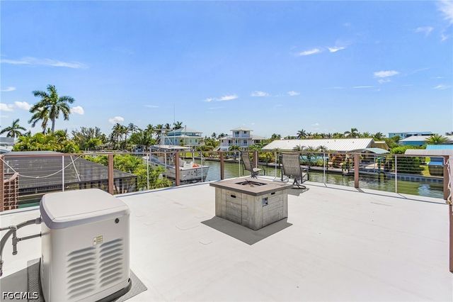 2272 York RD, St James City, FL 33956