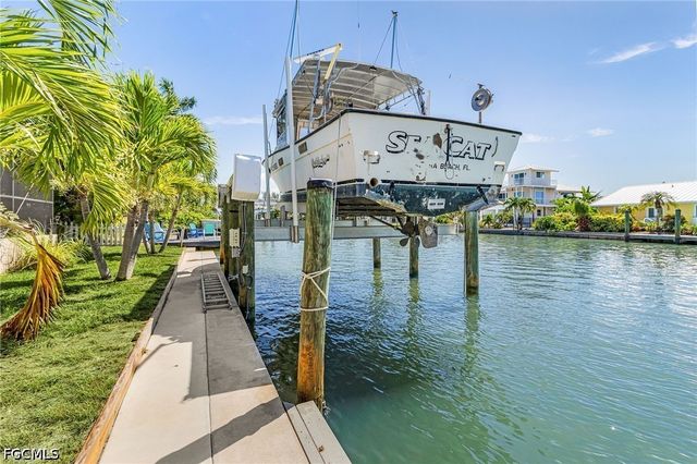 2272 York RD, St James City, FL 33956