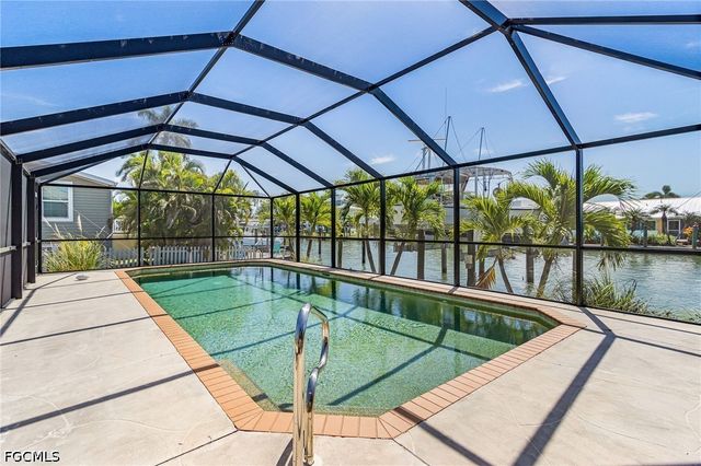 2272 York RD, St James City, FL 33956