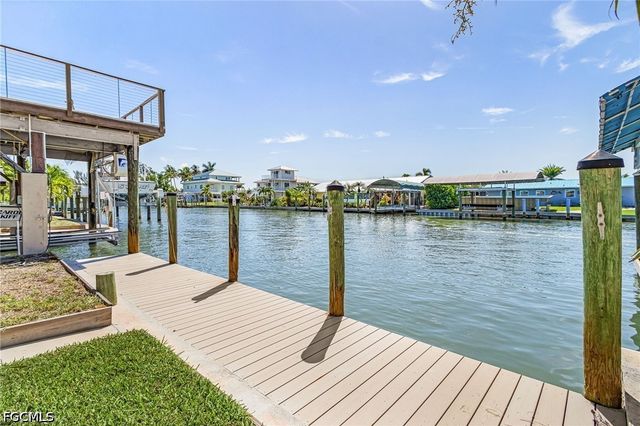2272 York RD, St James City, FL 33956