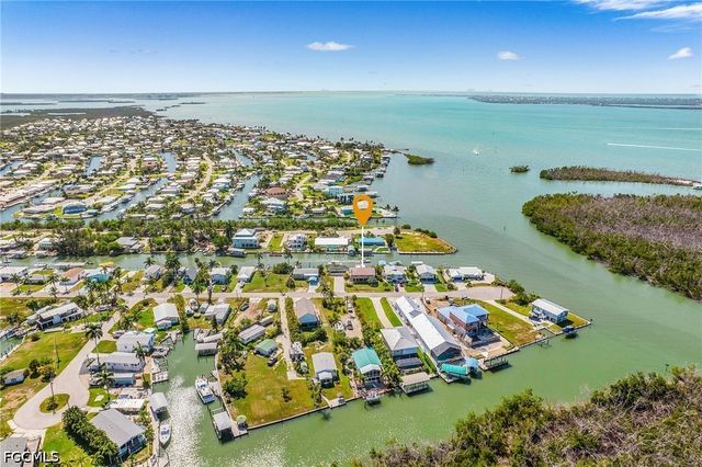 2272 York RD, St James City, FL 33956