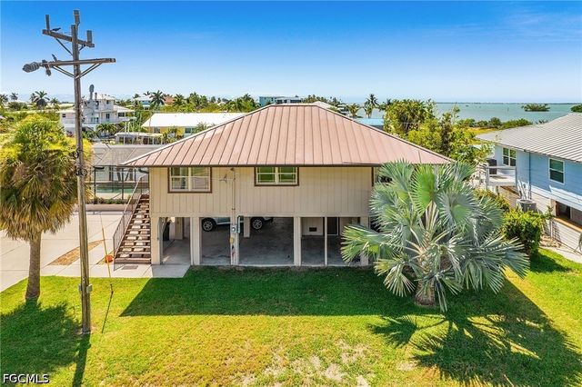 2272 York RD, St James City, FL 33956