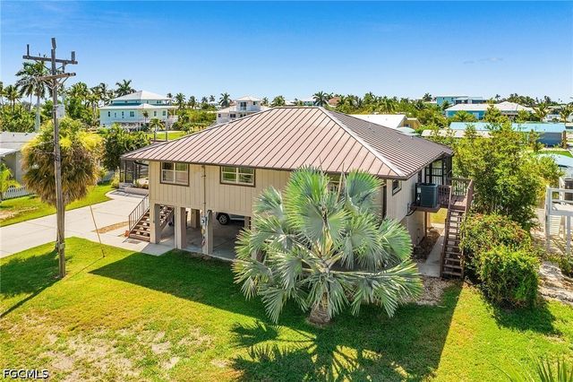 2272 York RD, St James City, FL 33956