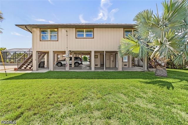 2272 York RD, St James City, FL 33956