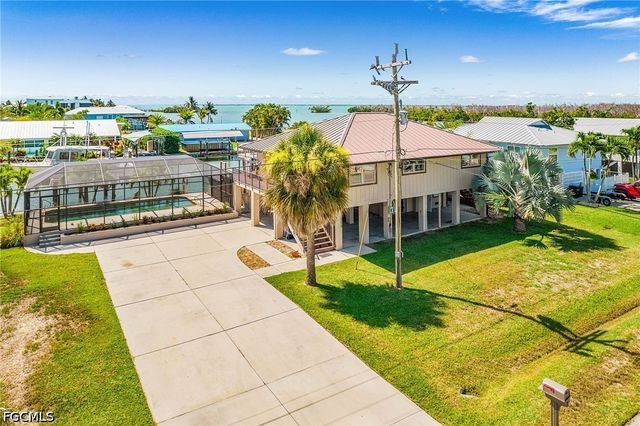 2272 York RD, St James City, FL 33956