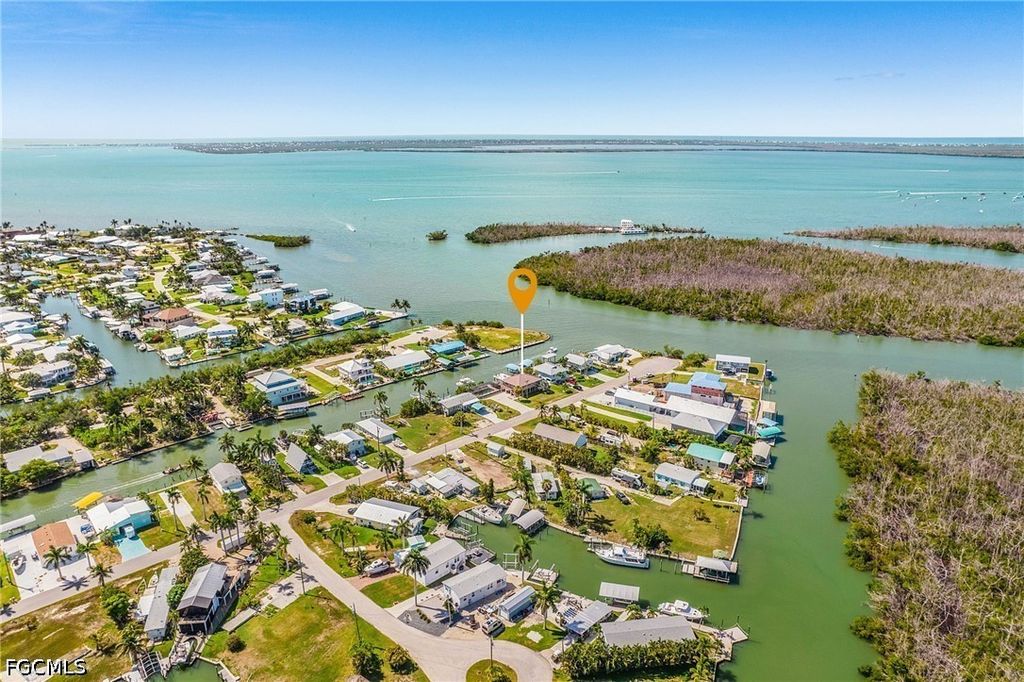 2272 York RD, St James City, FL 33956