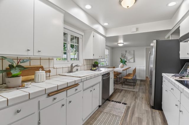 2800 Stafford Way, Sacramento, CA 95821