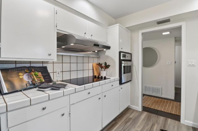 2800 Stafford Way, Sacramento, CA 95821