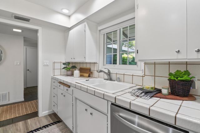 2800 Stafford Way, Sacramento, CA 95821
