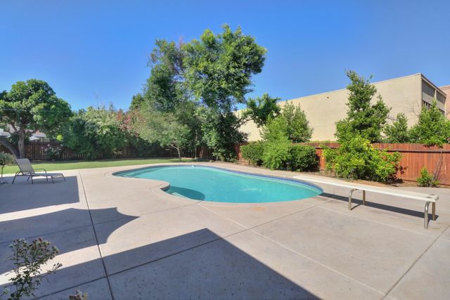 2800 Stafford Way, Sacramento, CA 95821