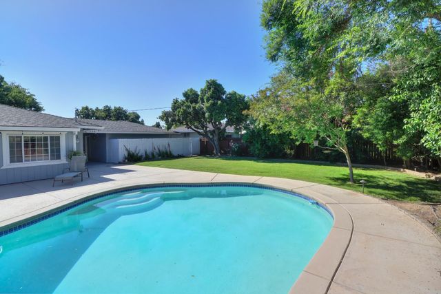 2800 Stafford Way, Sacramento, CA 95821
