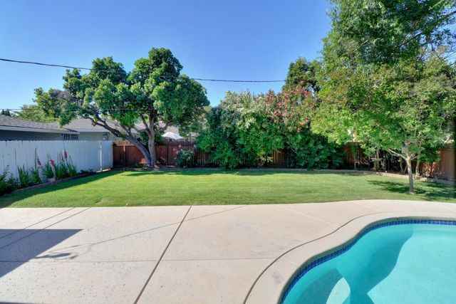 2800 Stafford Way, Sacramento, CA 95821