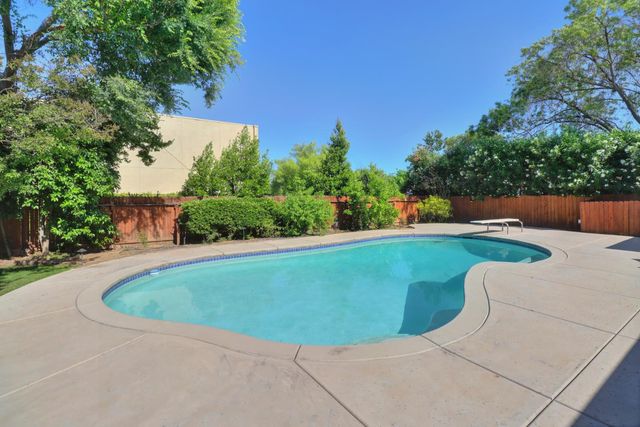 2800 Stafford Way, Sacramento, CA 95821