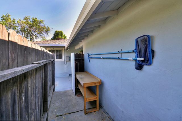 2800 Stafford Way, Sacramento, CA 95821