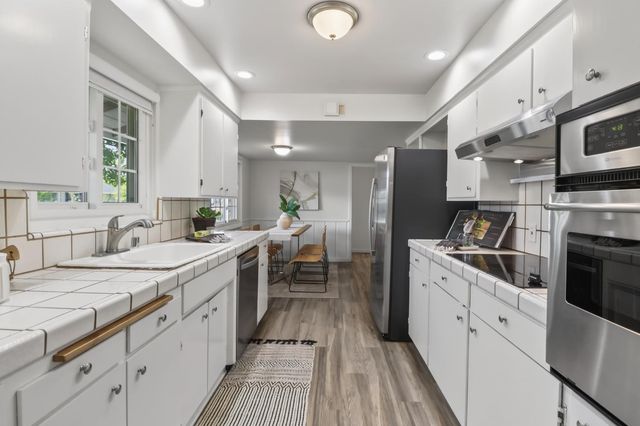 2800 Stafford Way, Sacramento, CA 95821