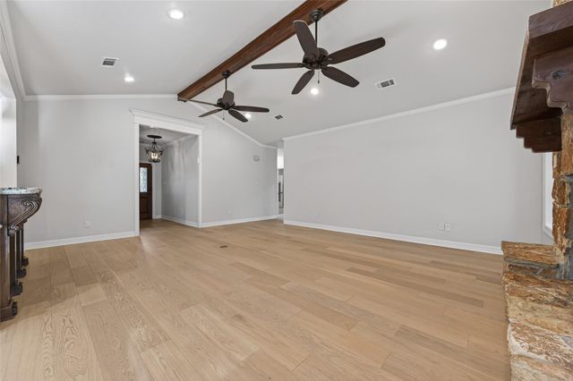 1614 Crestmont Street, Wharton, TX 77488