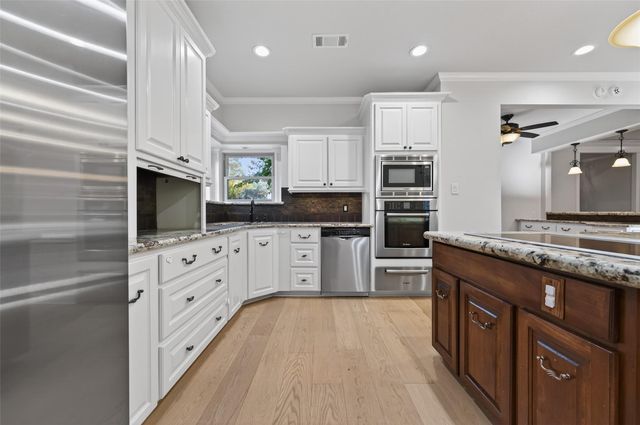 1614 Crestmont Street, Wharton, TX 77488