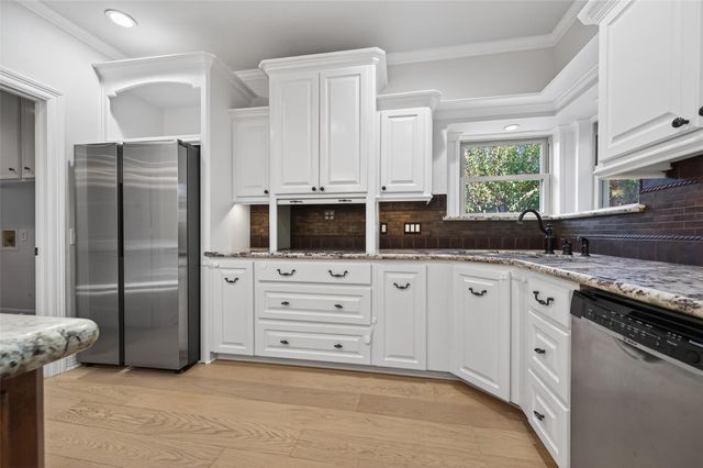 1614 Crestmont Street, Wharton, TX 77488