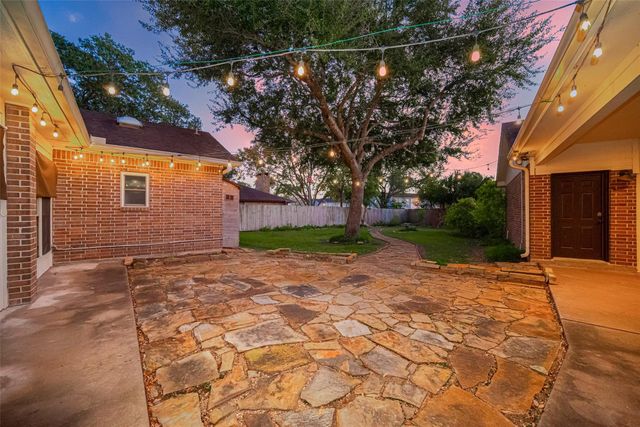 1614 Crestmont Street, Wharton, TX 77488