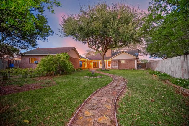 1614 Crestmont Street, Wharton, TX 77488