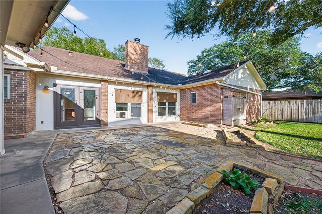 1614 Crestmont Street, Wharton, TX 77488