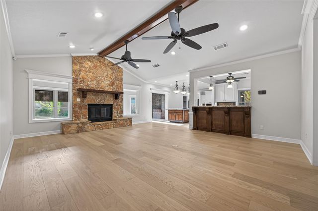 1614 Crestmont Street, Wharton, TX 77488