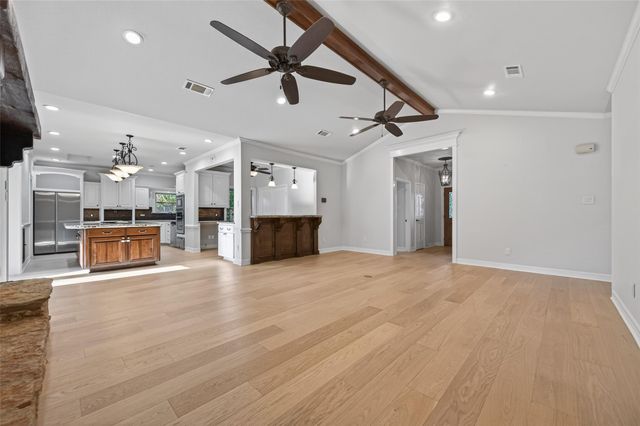 1614 Crestmont Street, Wharton, TX 77488