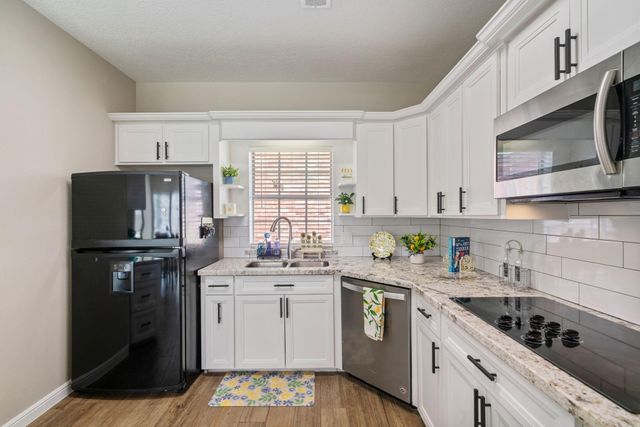 504 Sharondoah Drive, Highlands, TX 77562