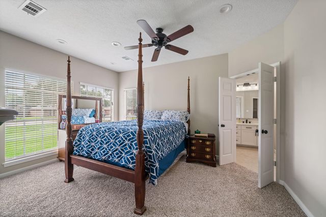 504 Sharondoah Drive, Highlands, TX 77562