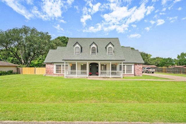 504 Sharondoah Drive, Highlands, TX 77562